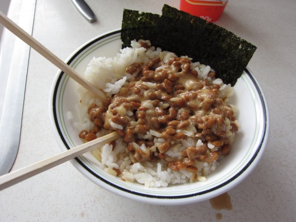 Natto on rice with seaweed.